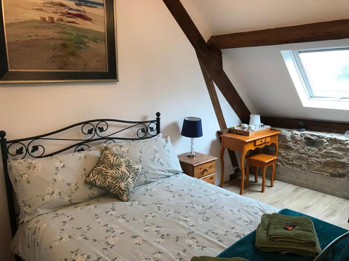 Ferme De Noyes Bed & Breakfast Sourdeval Екстериор снимка